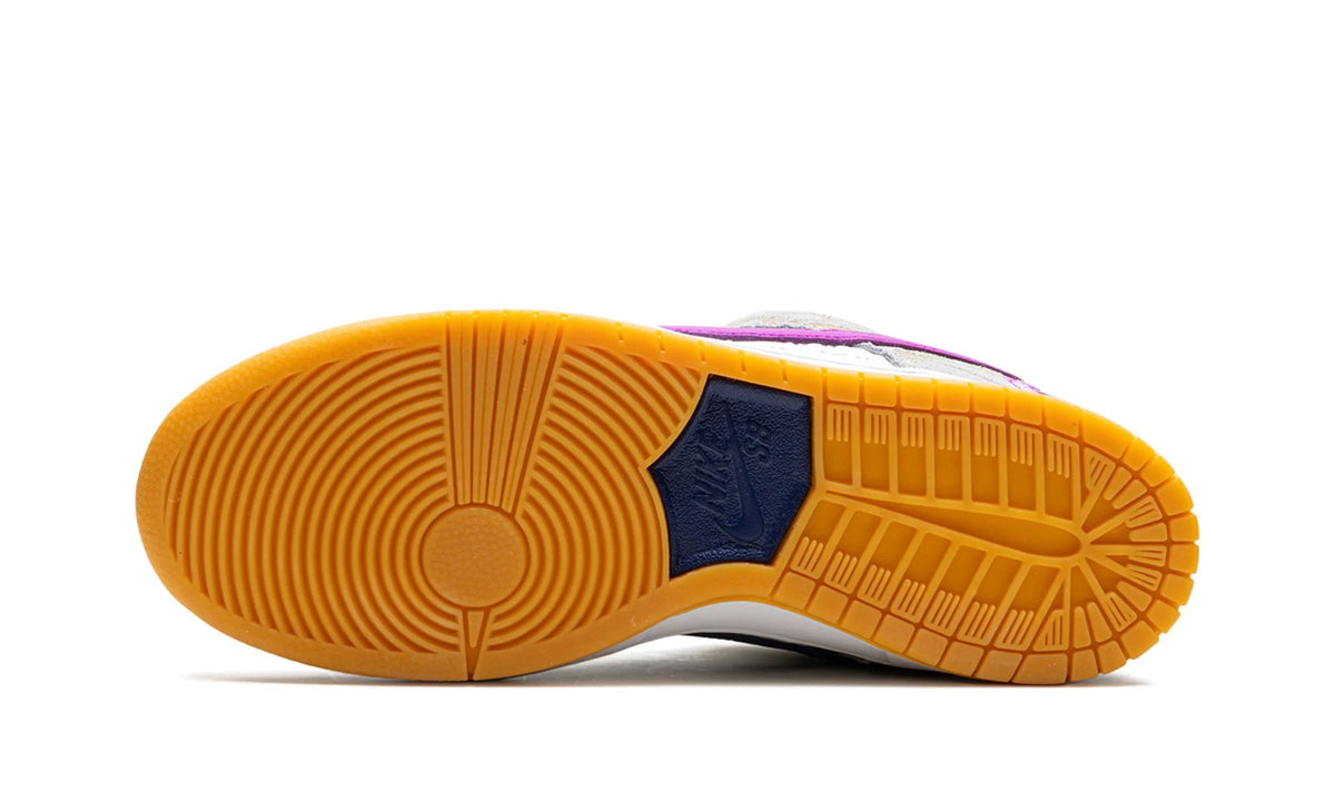 NIKE SB DUNK LOW "RAYSSA LEAL"